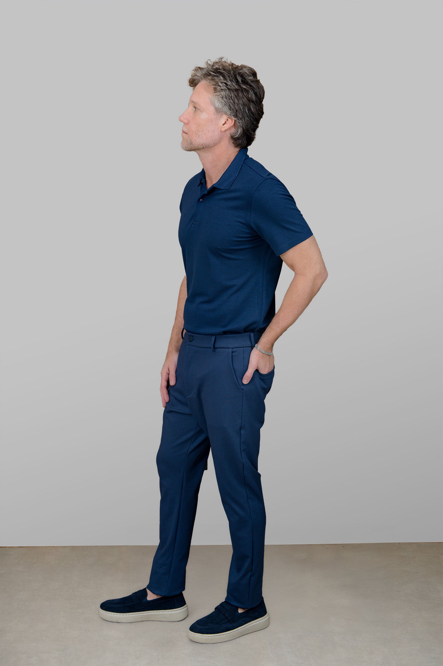 Polo Manga Curta em Piquet com Tecnologia de Modal, Microfibra e Elastano, na Cor Marinho.